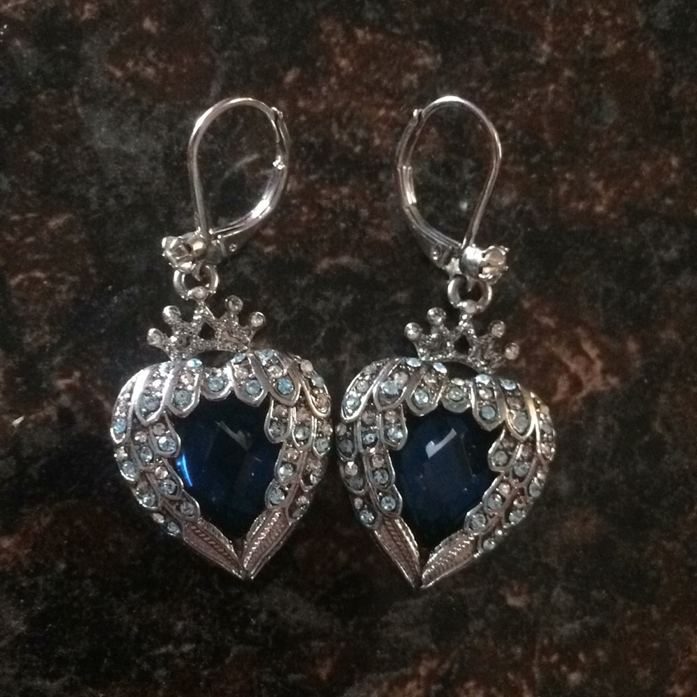 Blue and silver Juicy Couture earring!